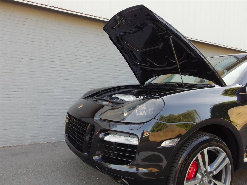 Image 75/93 of Porsche Cayenne Turbo (2007)