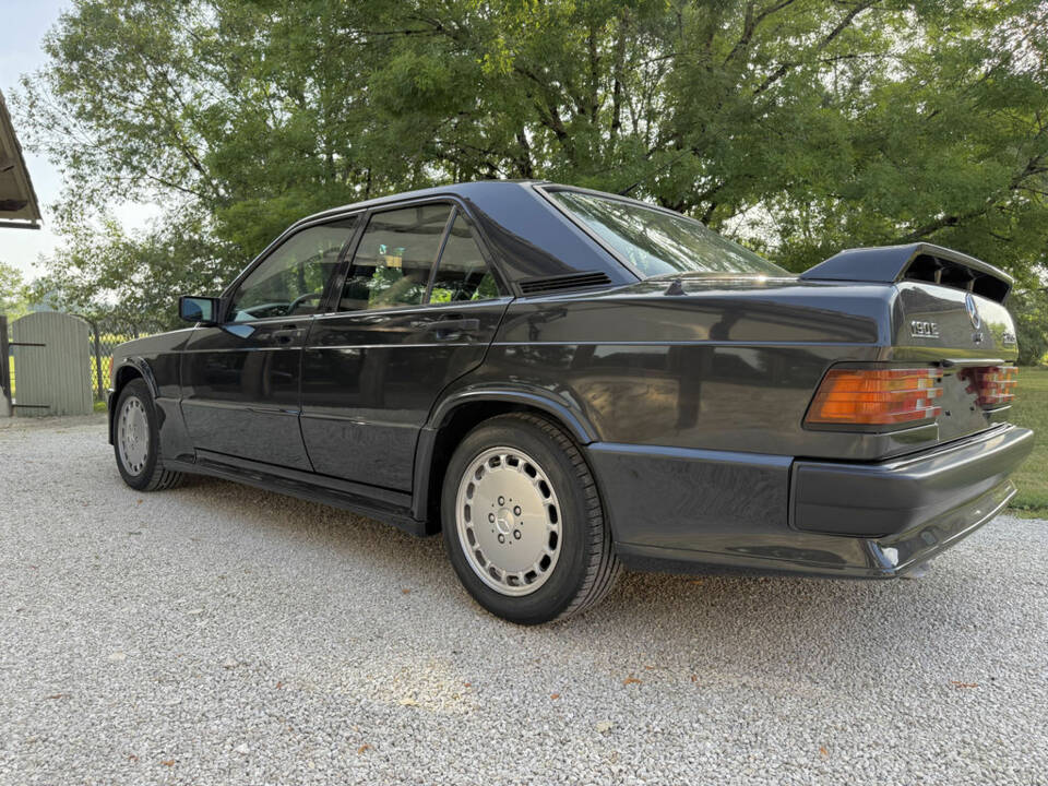 Image 6/8 of Mercedes-Benz 190 E 2.5-16 (1990)