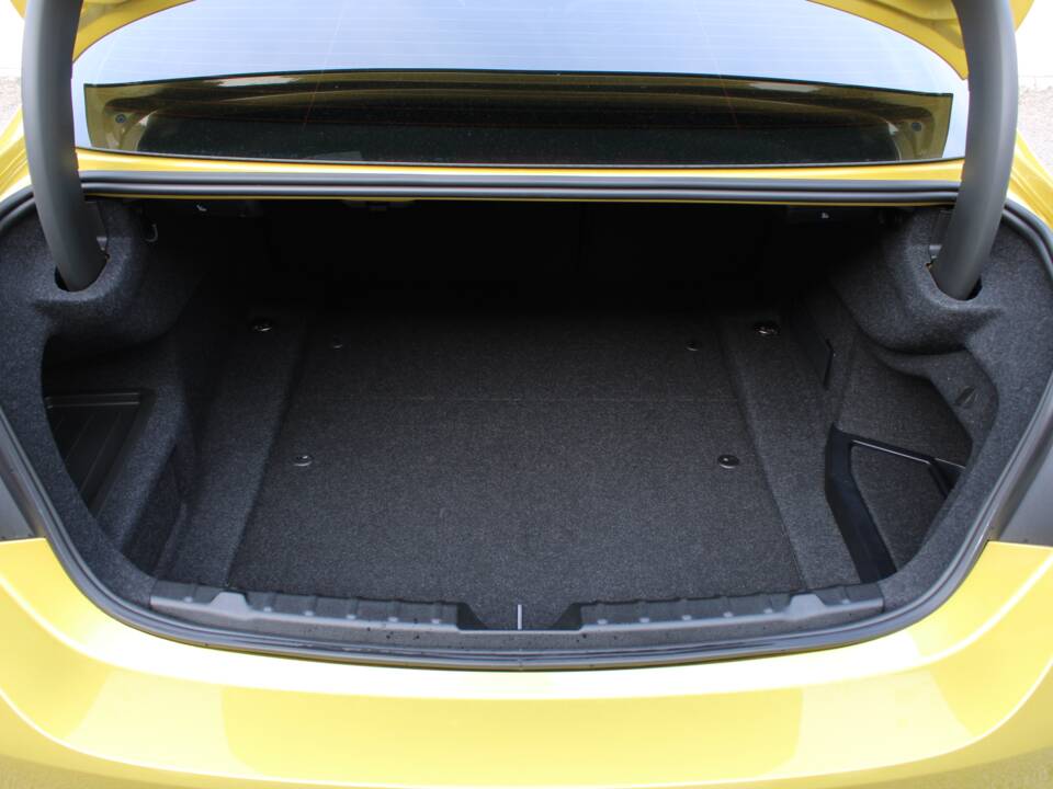 Image 69/98 of BMW M4 (2014)