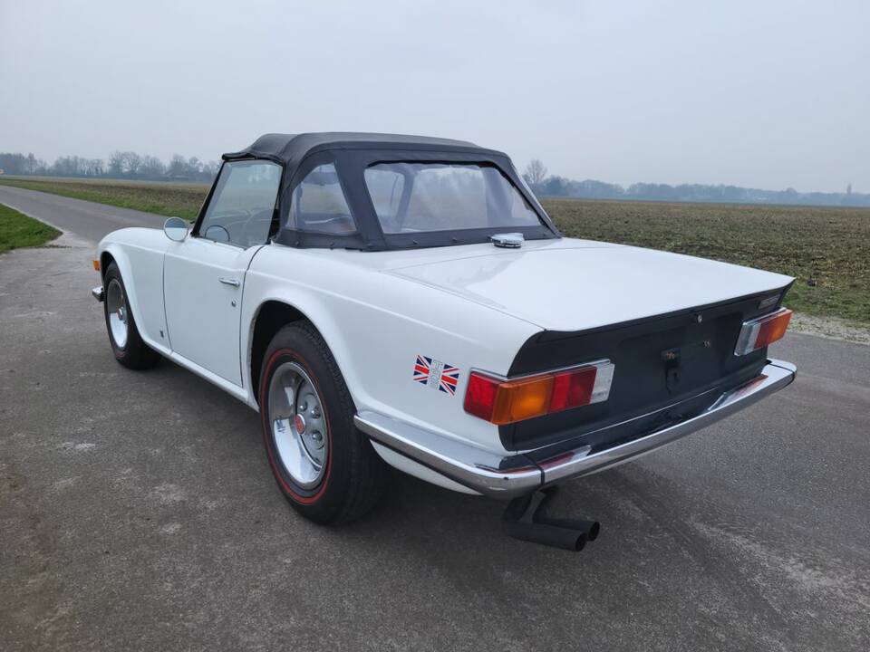 Image 8/8 of Triumph TR 6 (1973)