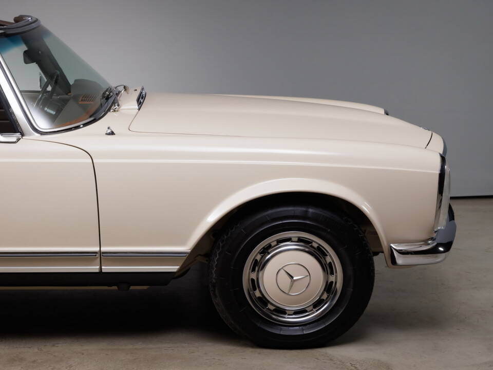 Image 9/37 de Mercedes-Benz 280 SL (1969)