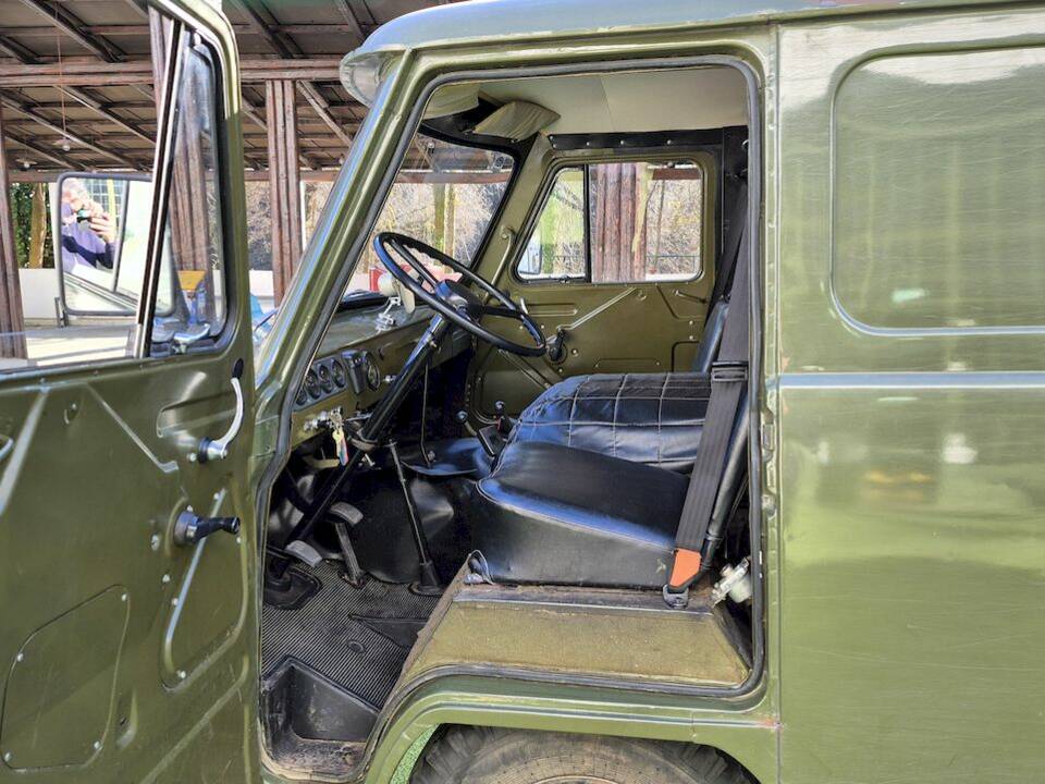Image 18/51 of UAZ 3741 (1991)