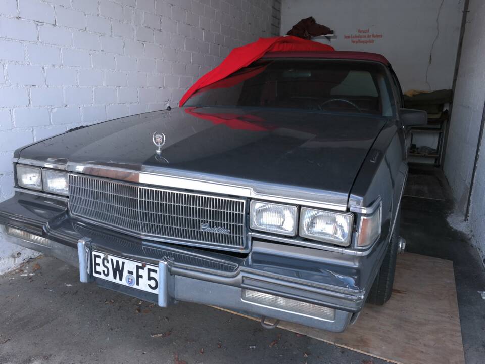 Image 3/23 of Cadillac Convertible de Ville (1986)