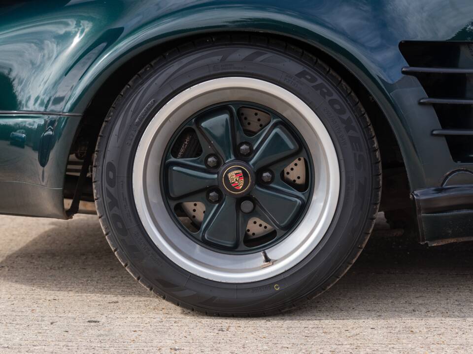 Image 49/52 of Porsche 911 Carrera 3.2 (1989)