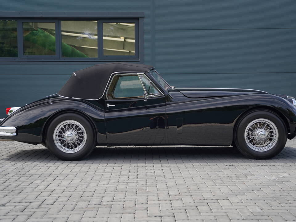 Image 29/50 of Jaguar XK 140 DHC (1956)