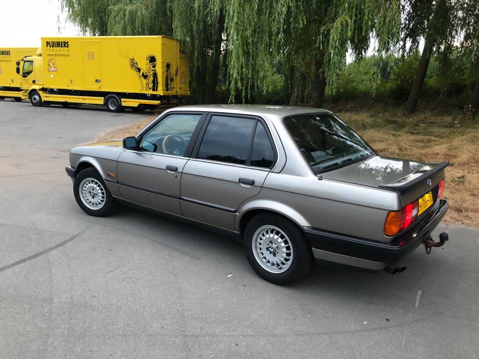 Imagen 3/15 de BMW 320i (1988)