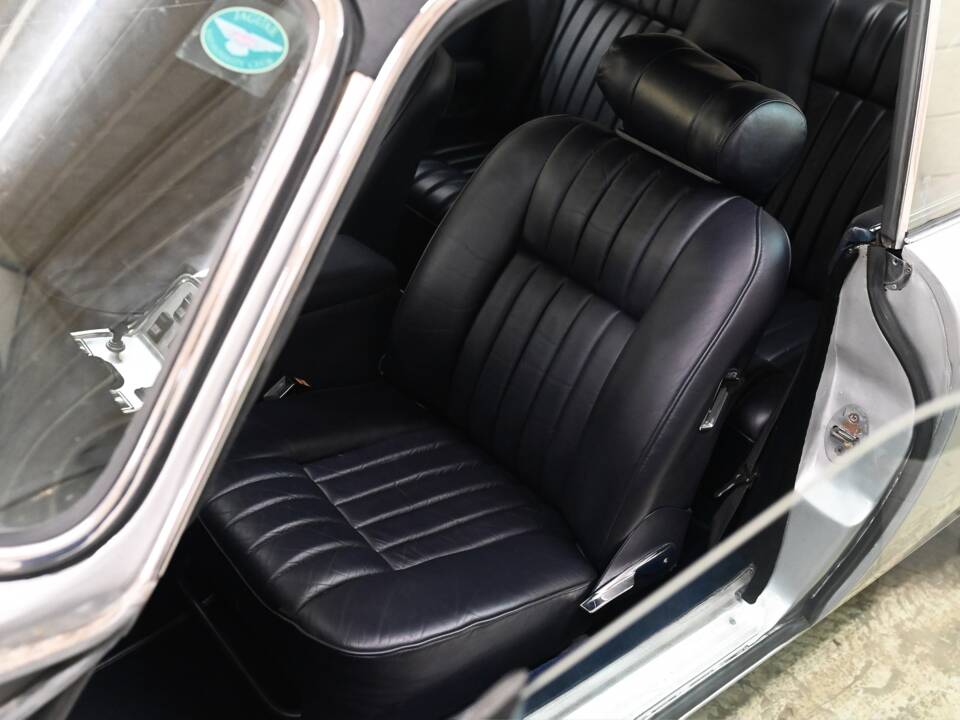 Image 21/26 of Jaguar XJ 6 C 4.2 (1976)