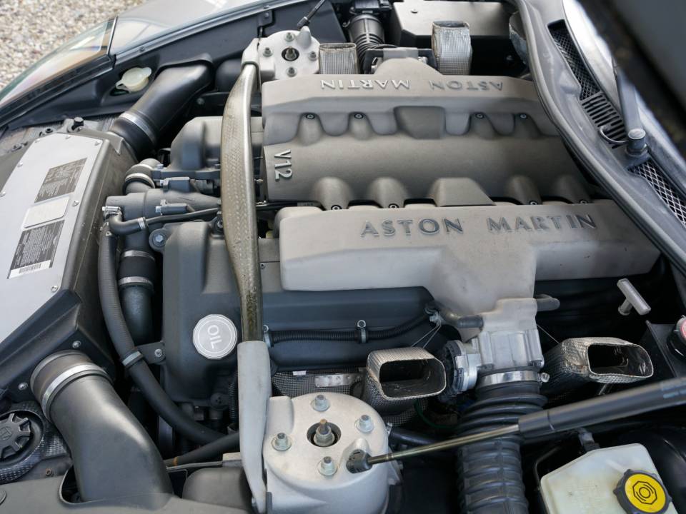 Afbeelding 4/50 van Aston Martin V12 Vanquish (2003)