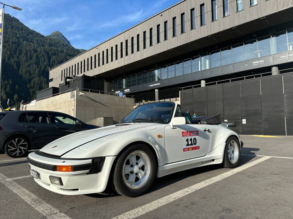 Image 2/5 of Porsche 911 Carrera 3.2 (1986)
