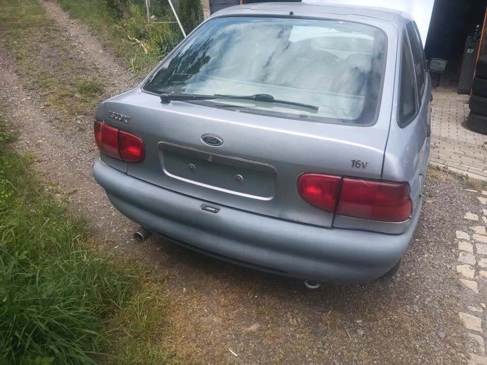 Obraz 3/6 pojazdu Ford Escort 1.6i (1996)