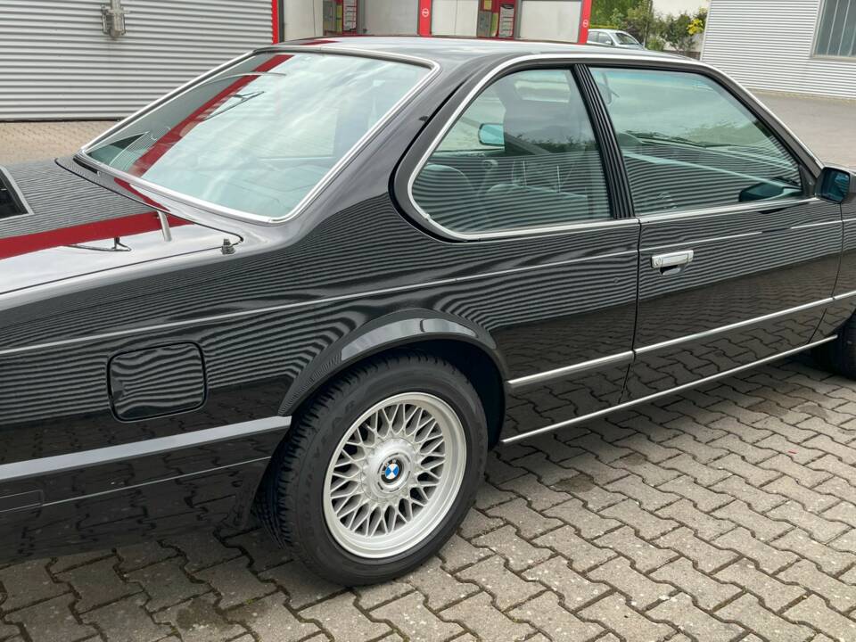 Immagine 7/22 di BMW 635 CSi (1989)