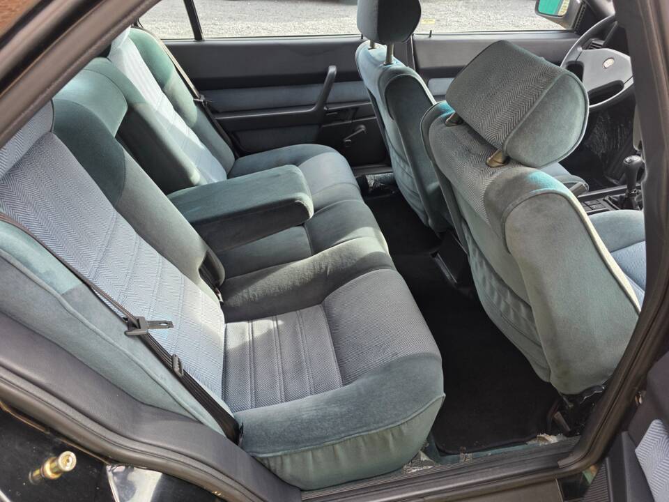 Bild 43/55 von Alfa Romeo 164 2.0 (1989)