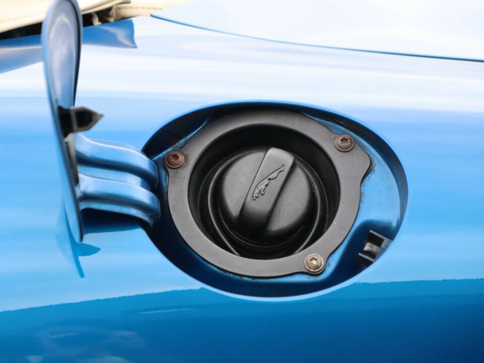 Image 31/50 de Jaguar XK8 4.0 (1997)