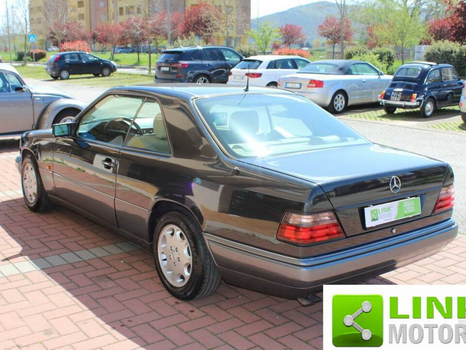 Bild 7/10 von Mercedes-Benz E 320 (1993)