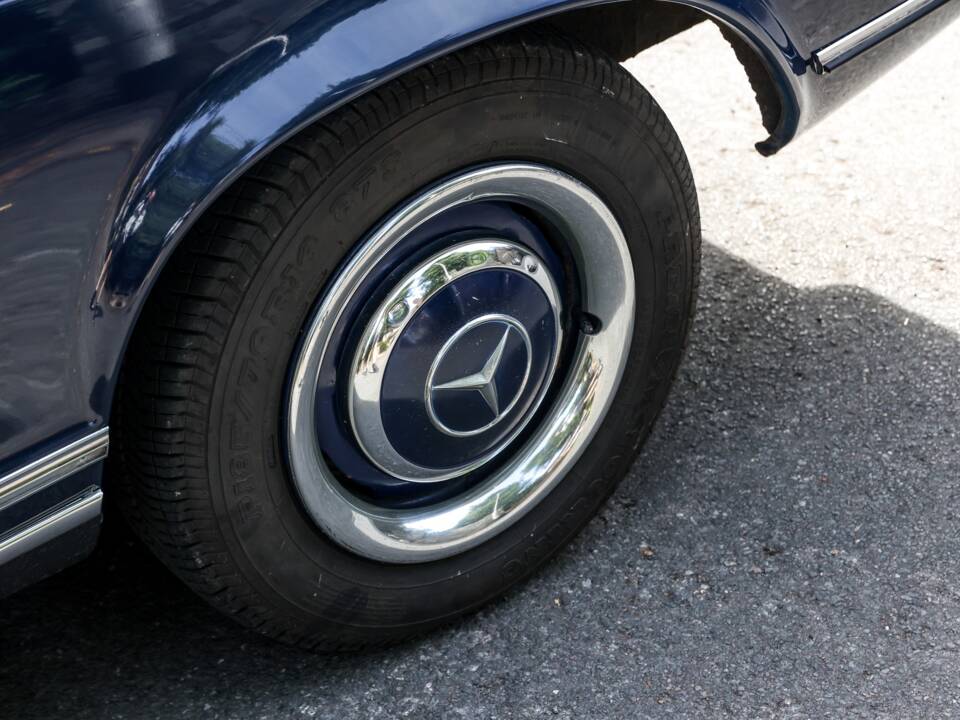 Image 12/17 de Mercedes-Benz 230 SL (1966)