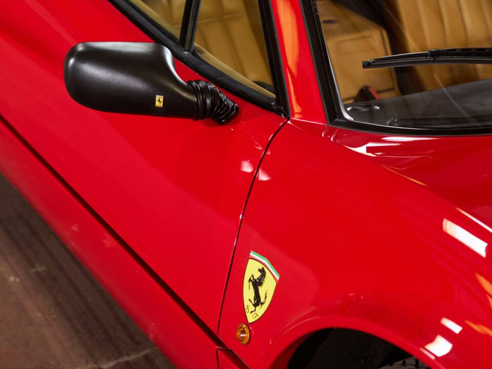 Image 34/79 of Ferrari 328 GTB (1985)