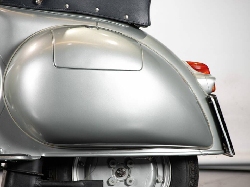Bild 24/50 von Piaggio Vespa 150 GS (1958)