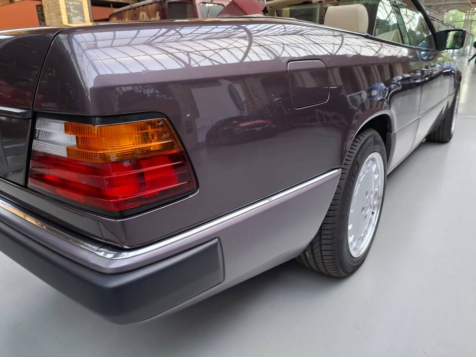 Image 19/42 of Mercedes-Benz 300 CE-24 (1993)