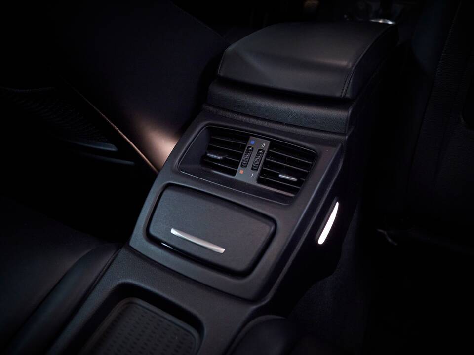 Image 51/100 of BMW M3 (2006)