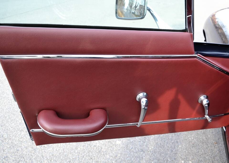 Afbeelding 22/32 van Jaguar E-Type 4.2 (1967)