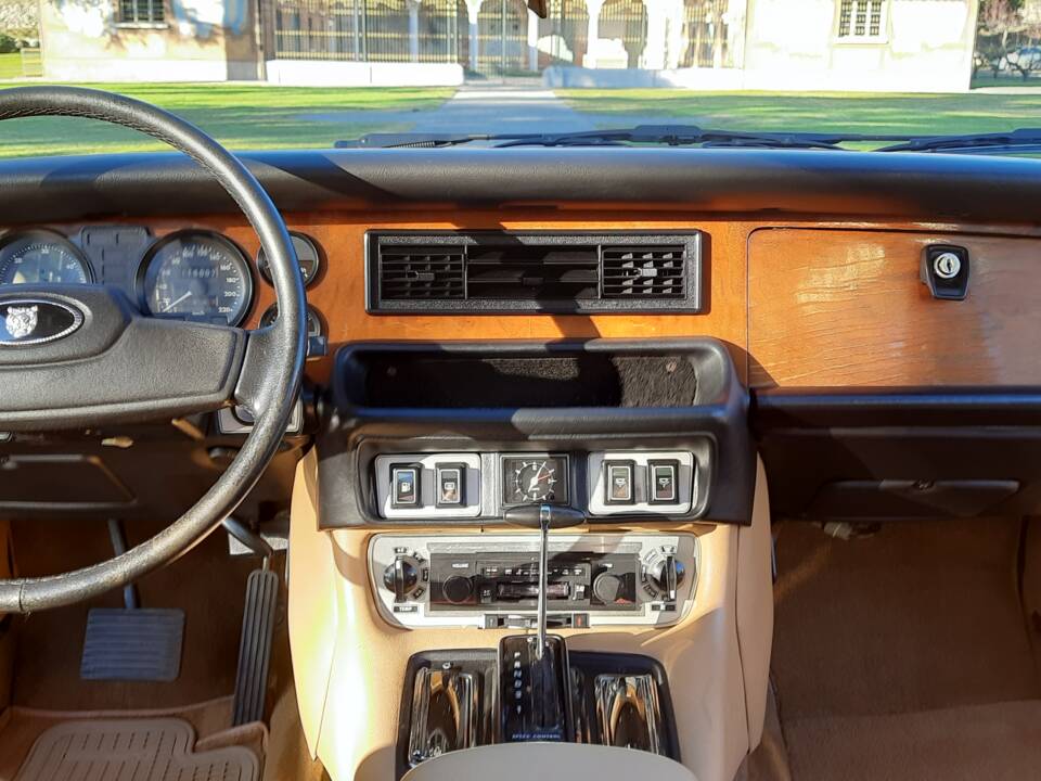 Image 9/15 of Jaguar XJ 6 4.2 (1982)