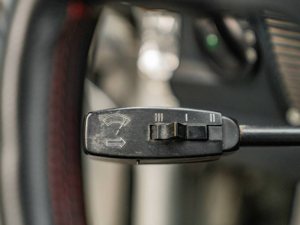 Afbeelding 31/40 van Mercedes-Benz 350 SLC (1973)