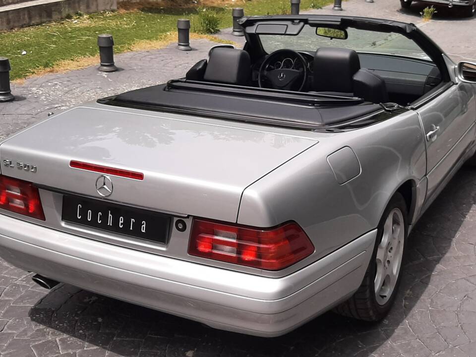 Image 3/19 of Mercedes-Benz SL 500 (2000)