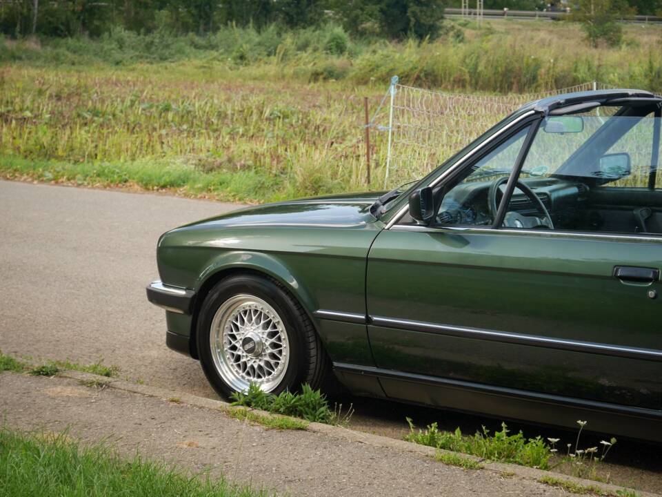 Bild 9/25 von BMW 320i (1990)