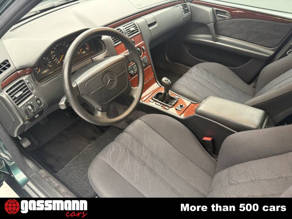 Imagen 11/15 de Mercedes-Benz E 220 Diesel (1997)