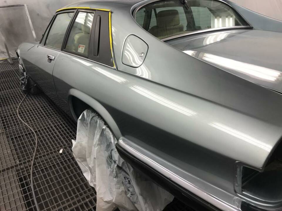 Image 34/38 de Jaguar XJ-S 3.6 (1990)