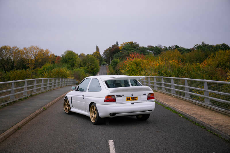 Image 14/41 de Ford Escort RS Cosworth (1992)