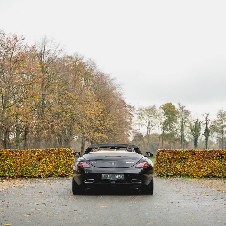 Image 28/100 of Mercedes-Benz SLS AMG Roadster (2011)