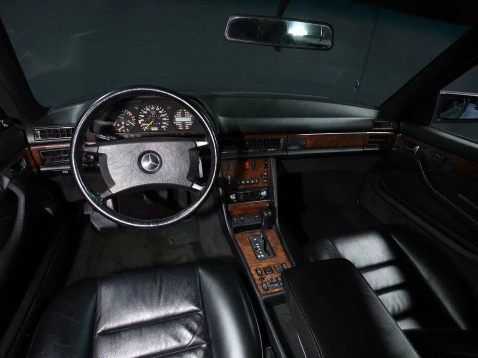 Image 15/30 of Mercedes-Benz 560 SEC (1988)