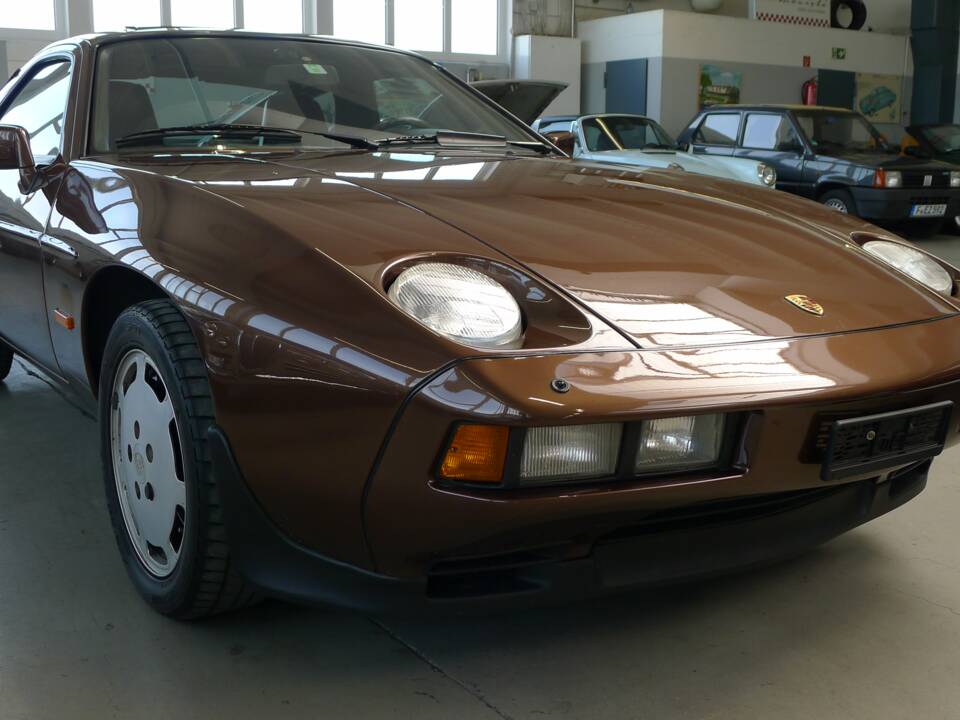 Bild 35/50 von Porsche 928 S (1986)