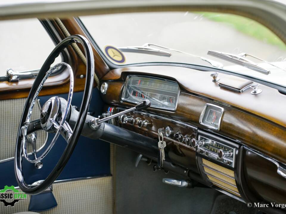 Bild 32/44 von Mercedes-Benz 220 S (1958)