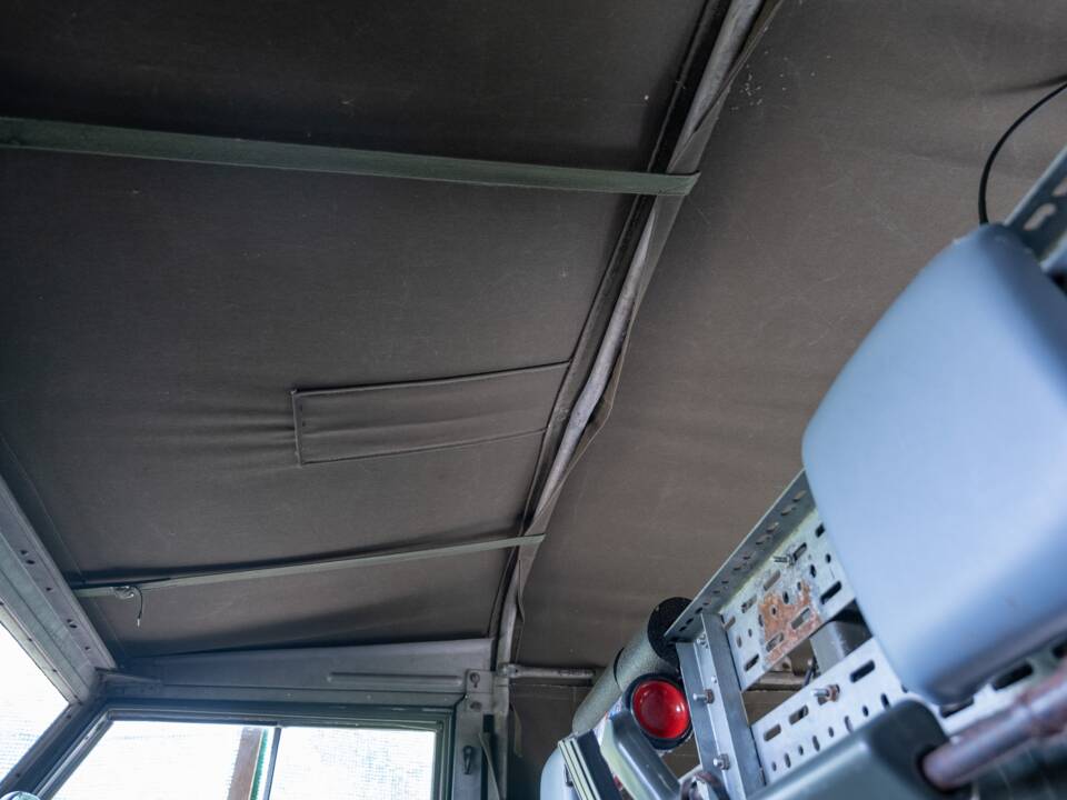 Image 40/50 de Land Rover 88 (1974)