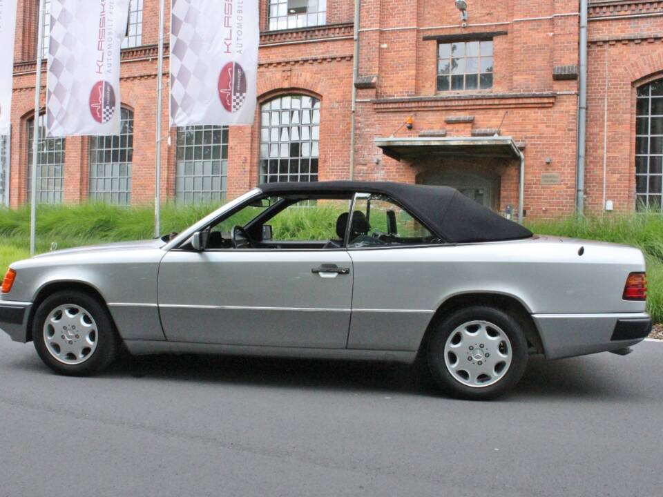 Immagine 3/19 di Mercedes-Benz 300 CE-24 (1992)