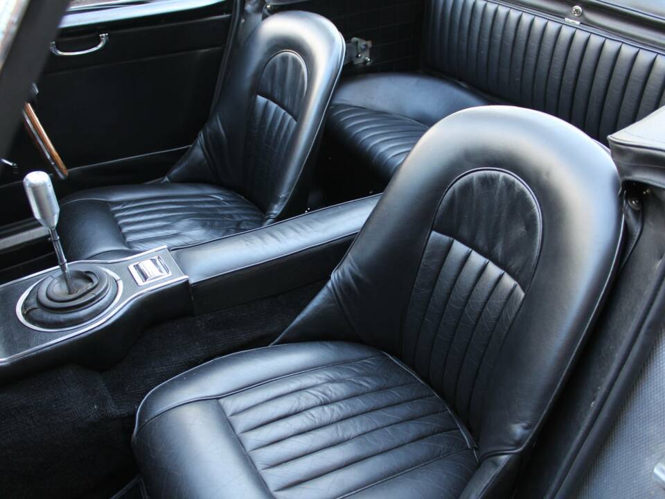 Image 13/16 of Austin-Healey 3000 Mk III (BJ8) (1964)