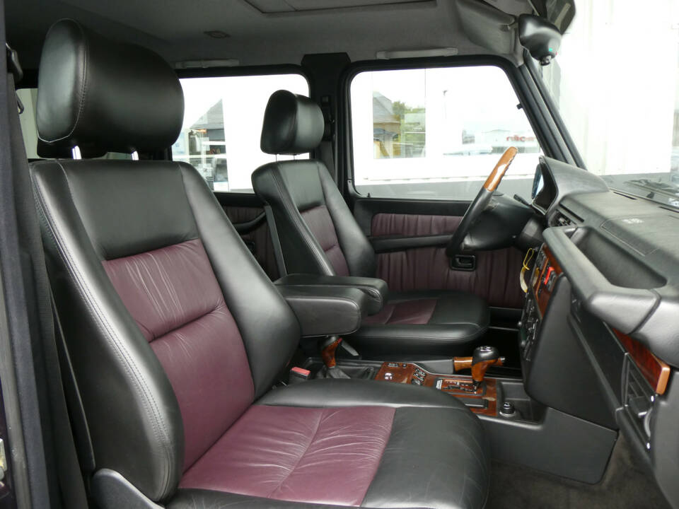 Image 14/29 de Mercedes-Benz G 500 (LWB) (1999)