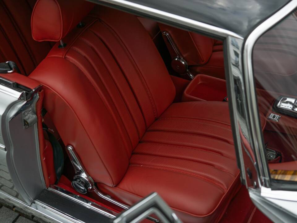 Image 49/95 of Mercedes-Benz 280 SE 3,5 (1970)