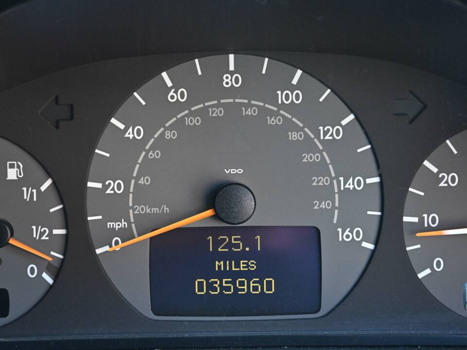 Image 26/50 of Mercedes-Benz CLK 230 Kompressor (2002)