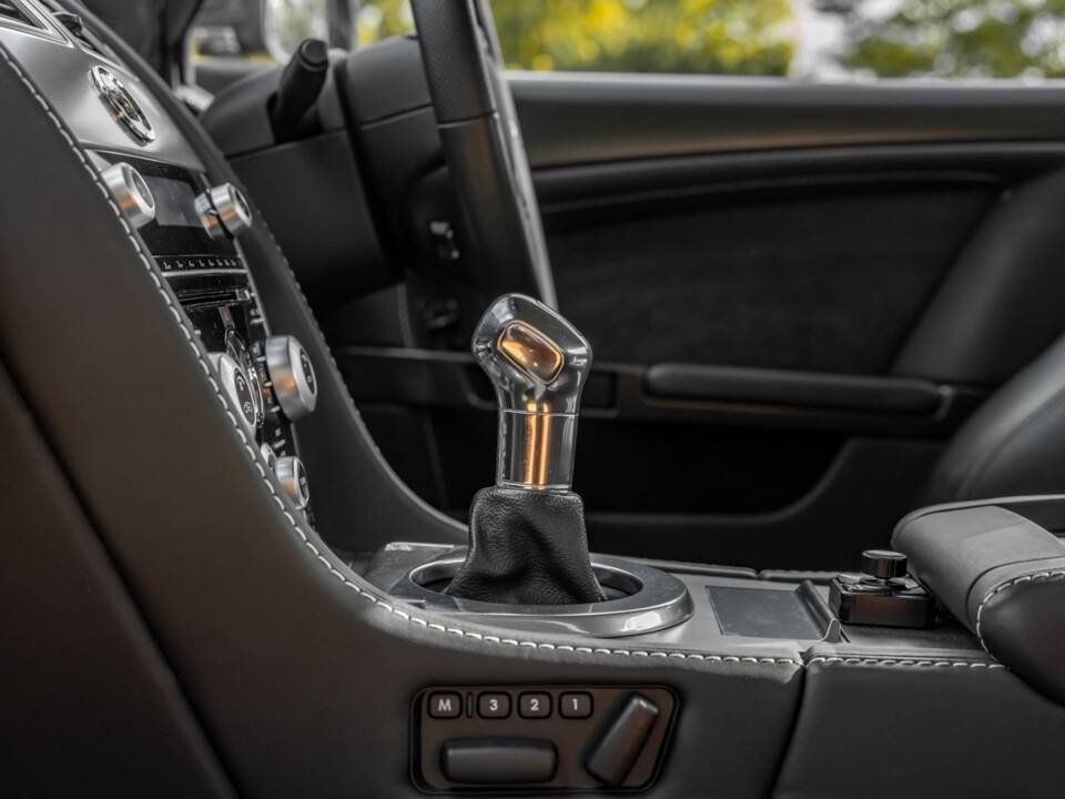 Image 35/77 of Aston Martin DBS (2009)