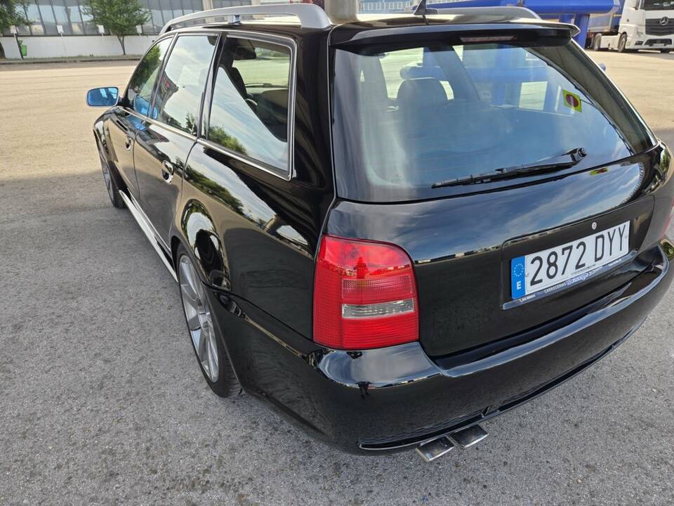 Bild 7/8 von Audi RS4 Avant (2001)