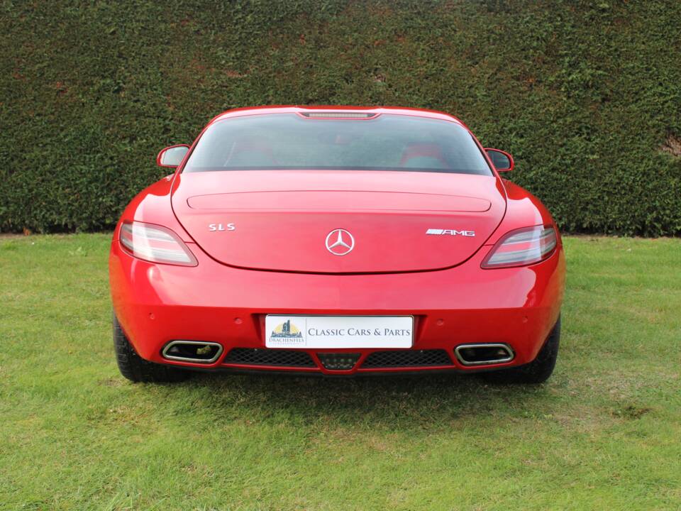 Image 5/57 of Mercedes-Benz SLS AMG (2010)