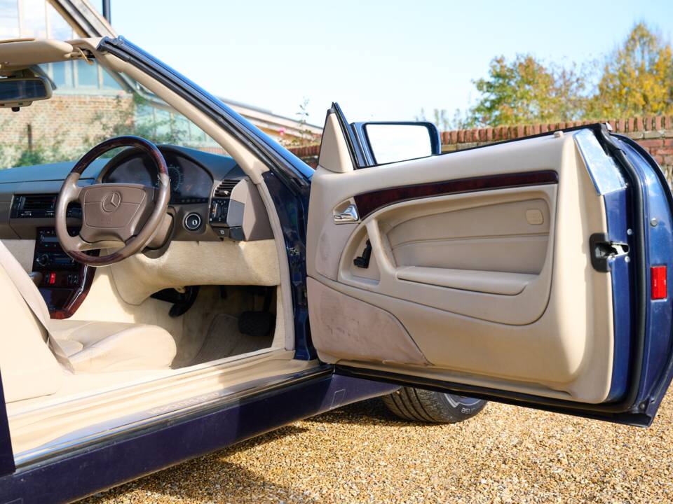 Image 23/50 of Mercedes-Benz SL 280 (1996)