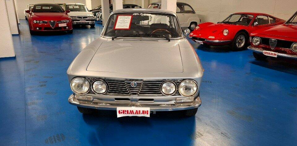 Image 14/37 of Alfa Romeo Giulia 1300 GT Junior (1975)