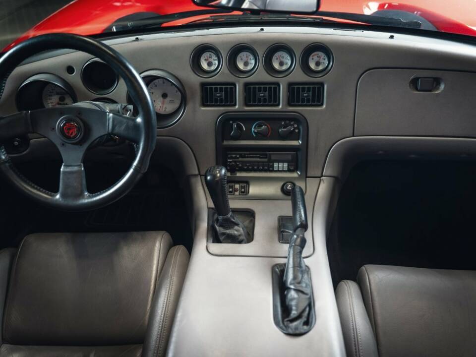 Image 7/15 of Dodge Viper RT/10 (1994)