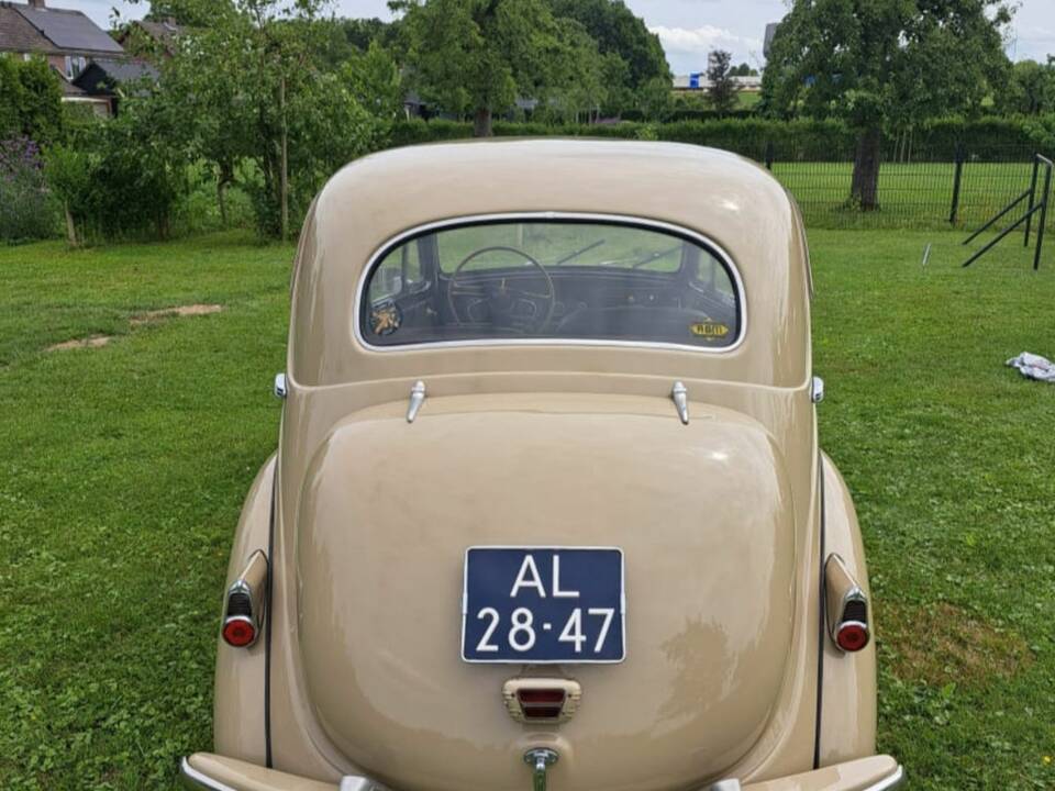 Image 5/8 of SIMCA 8 Sport (1951)