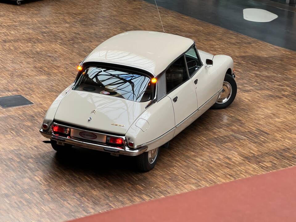 Image 10/25 of Citroën DS 20 Pallas (1972)