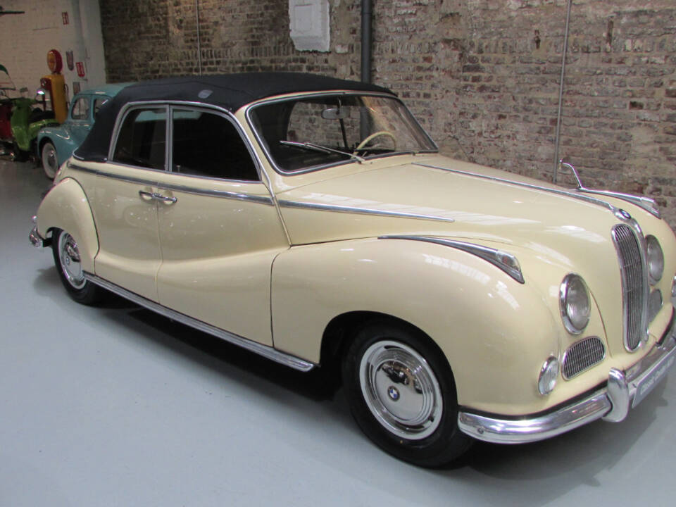 Imagen 2/19 de BMW 502 Baur (1954)